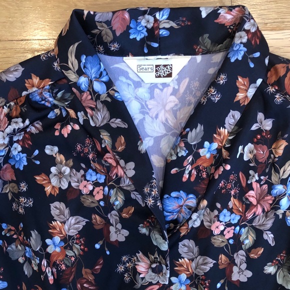 Vintage 70s pleated floral dress - Picture 2 of 7